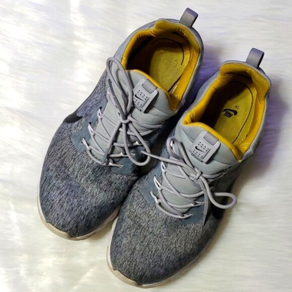 Nike Womens Air Max Motion Racer Size 8 - Picture 2 of 14